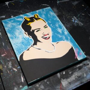 Miley Cyrus painting phot