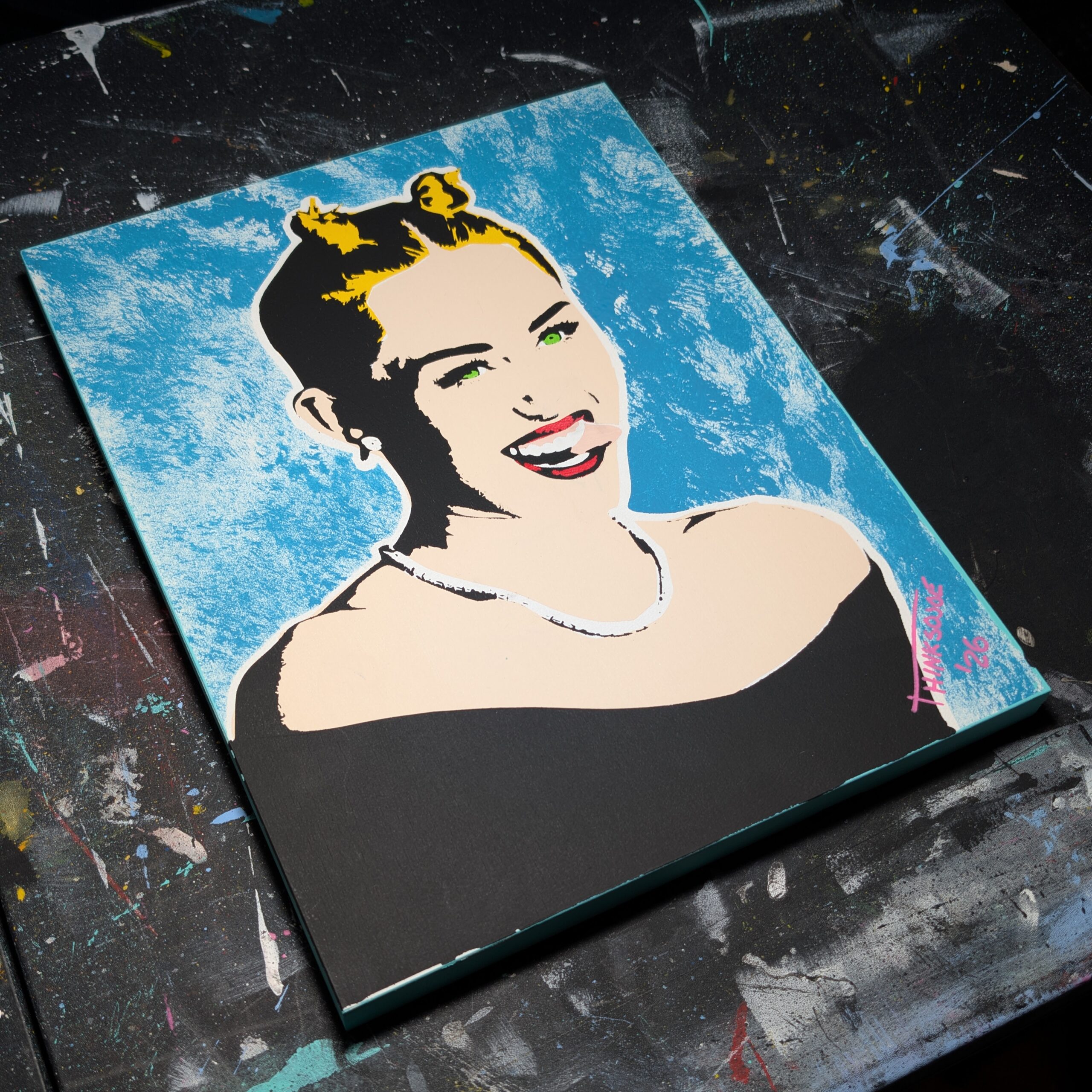 Miley Cyrus painting phot